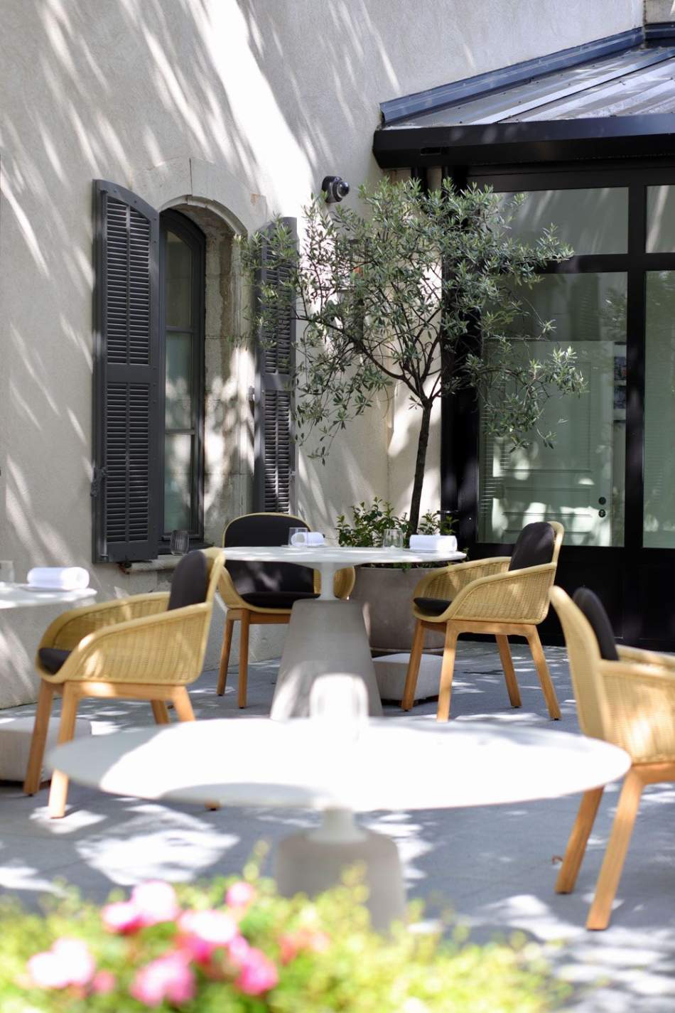 La terrasse ombragée de La Villa Archange au Cannet